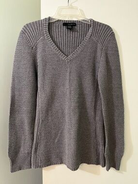 Calvin Klein Jeans 💯 cotton gray long sleeve sweater fits size M to L